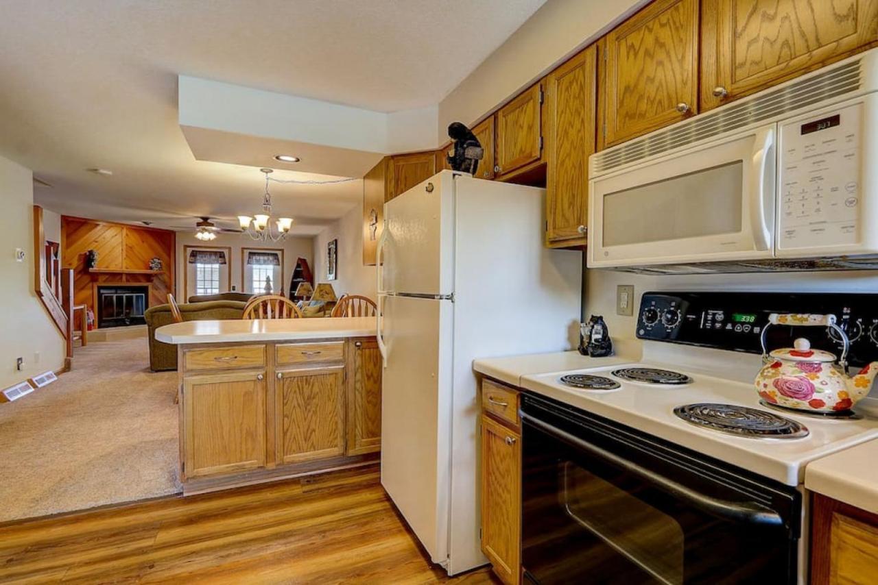 Brown Family Condo For Families Golf Trips And Girls Getaways Wisconsin Dells Eksteriør bilde