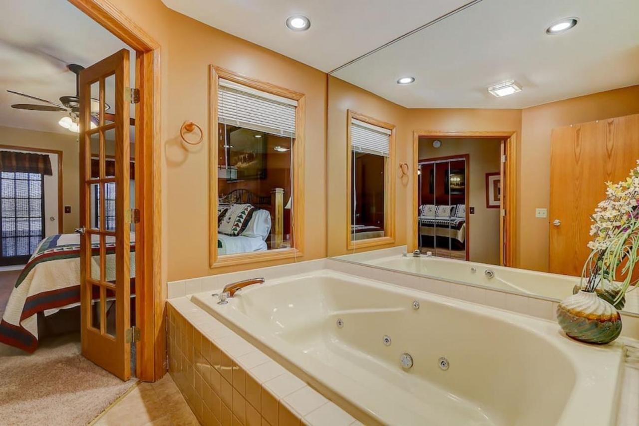 Brown Family Condo For Families Golf Trips And Girls Getaways Wisconsin Dells Eksteriør bilde