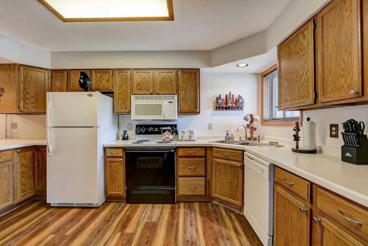 Brown Family Condo For Families Golf Trips And Girls Getaways Wisconsin Dells Eksteriør bilde
